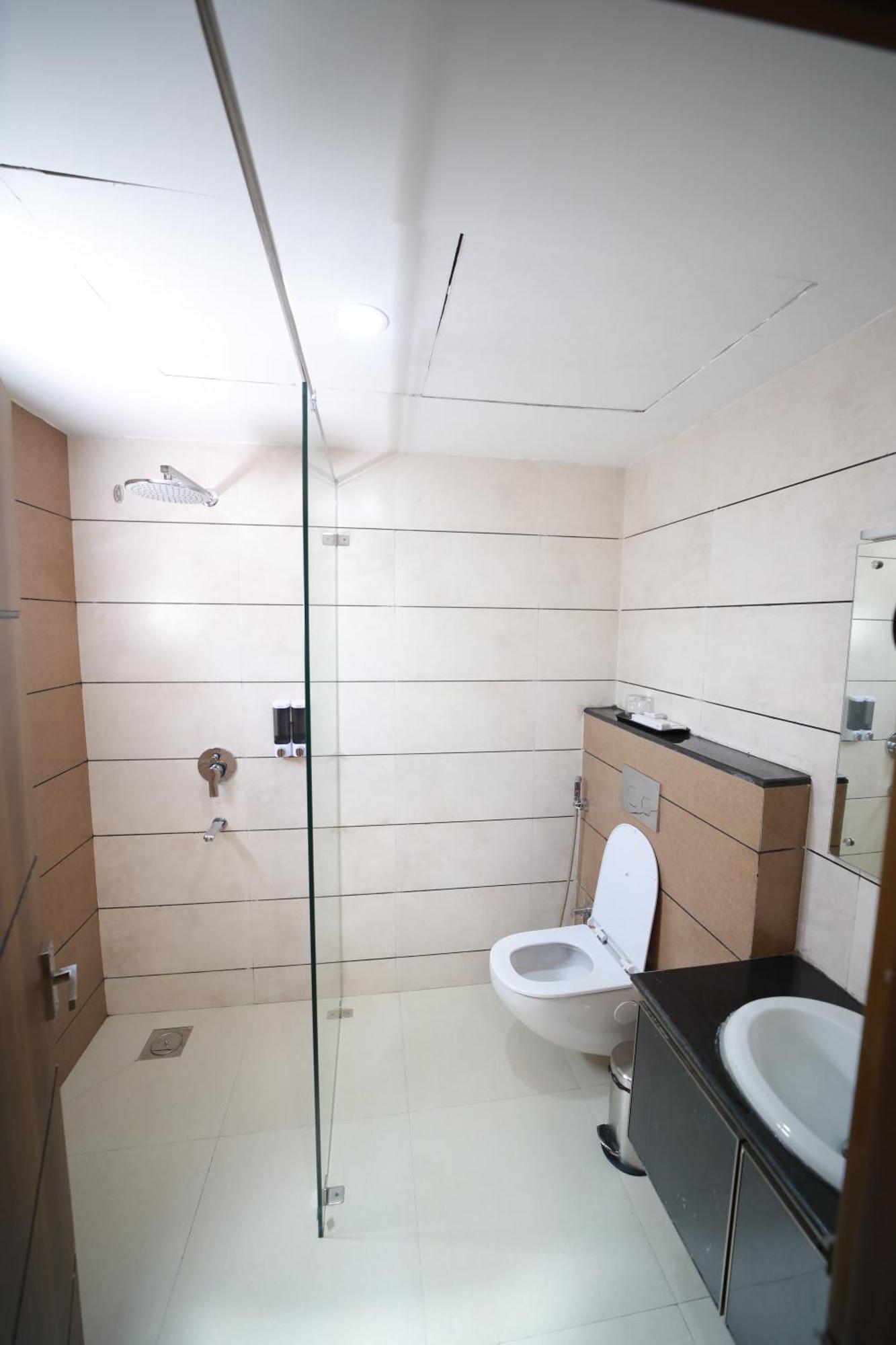 Royal Residency Hotel Kannangad Exterior photo